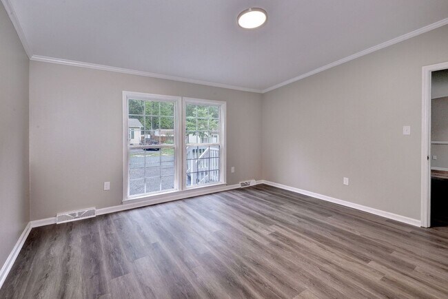 Building Photo - 129 Briar Ln