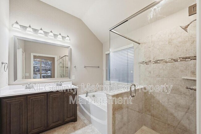 Building Photo - 556 Avery Pt