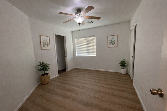 Building Photo - Modern 3-BDR Home in Gated Las Vegas Community | Solar Panels | EV-Ready Garage