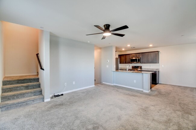 Building Photo - Great Townhouse in a gated community