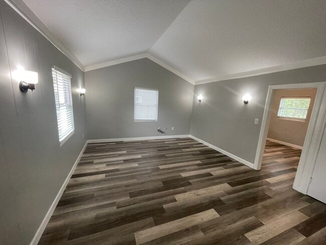 Building Photo - Eustis 2 Bed 2 Bath Home w/ Den