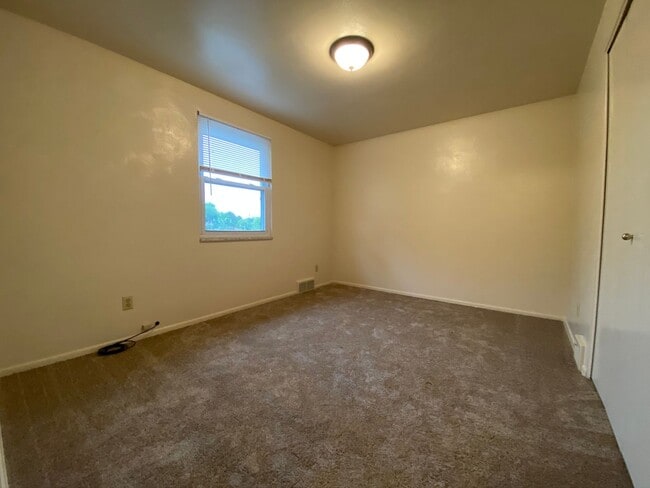 Building Photo - Wonderful 2BR Townhome in Plum! Central A/...
