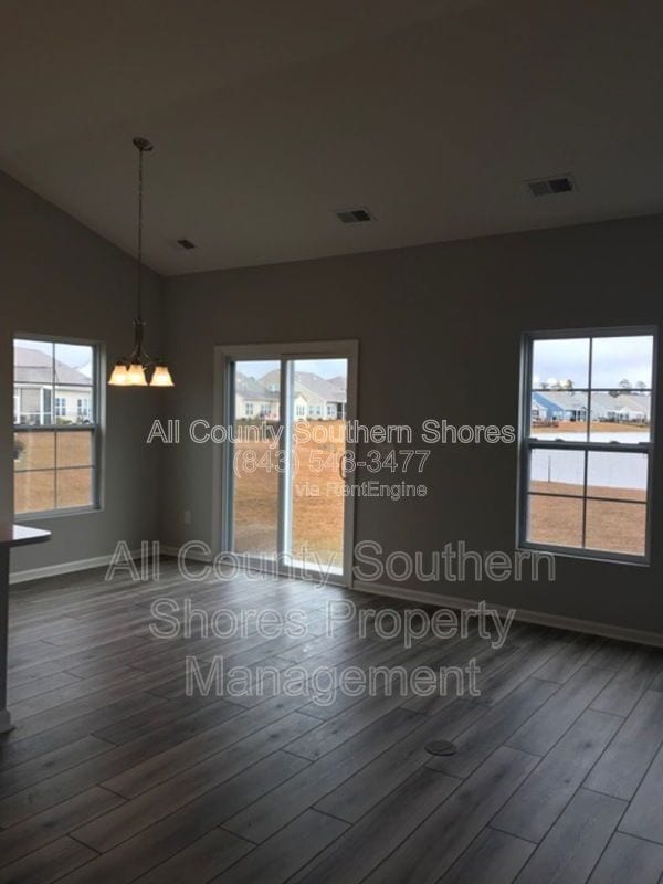 Building Photo - 877 Devon Estate Ave