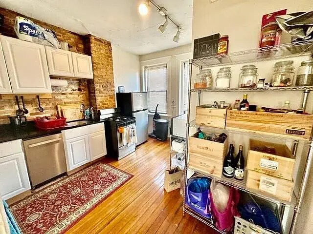 Primary Photo - 11 Charter St