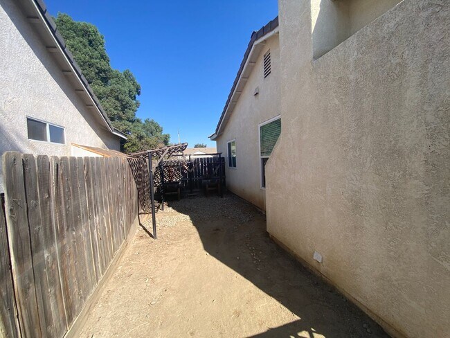 Building Photo - Pet Friendly home coming soon!