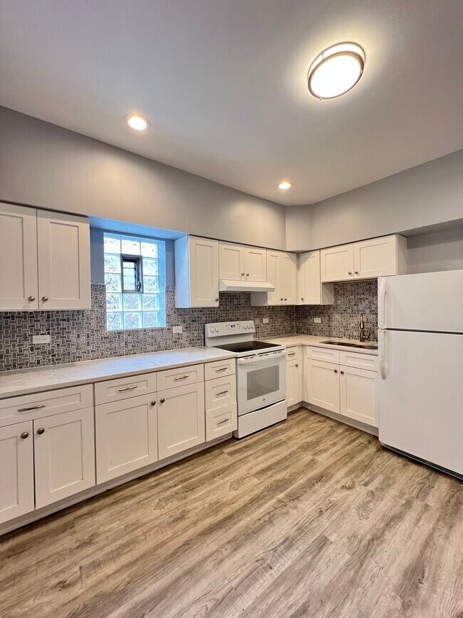 Building Photo - 6810 S Calumet Ave