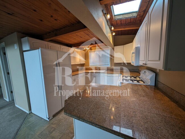 Building Photo - Charming 2-Bedroom Belfair Home