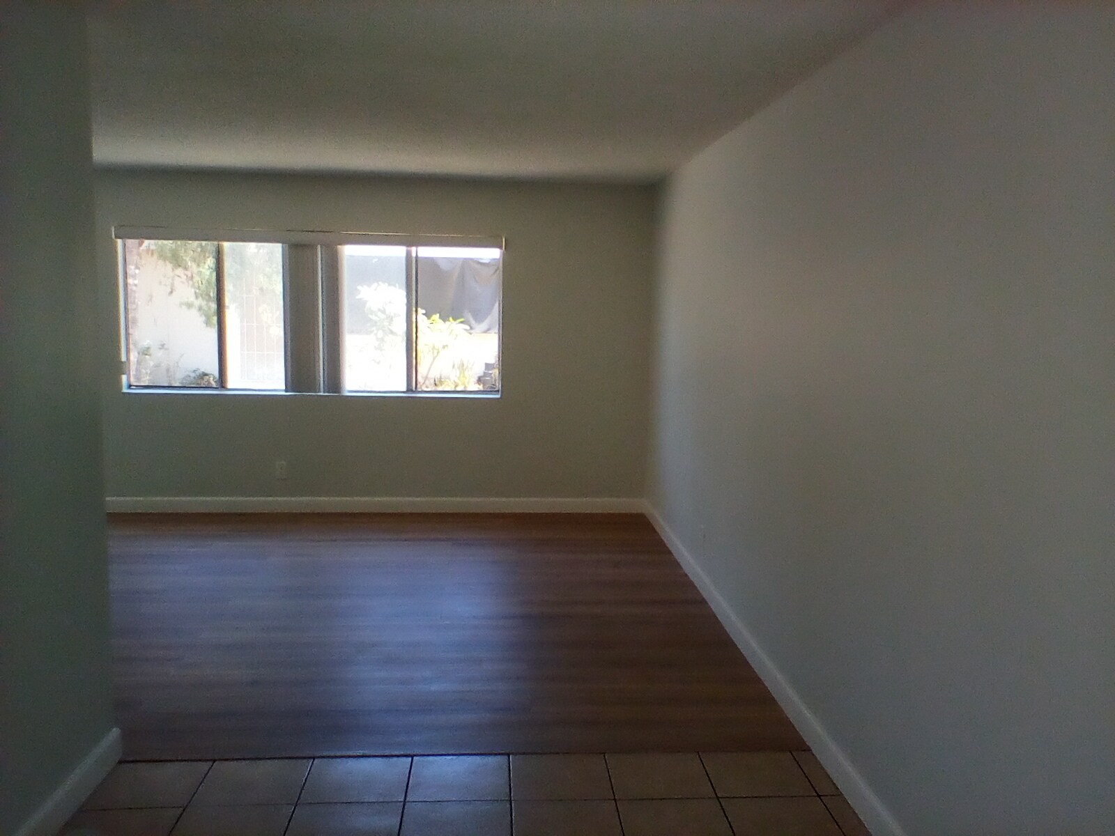 Building Photo - 14008 Los Angeles St