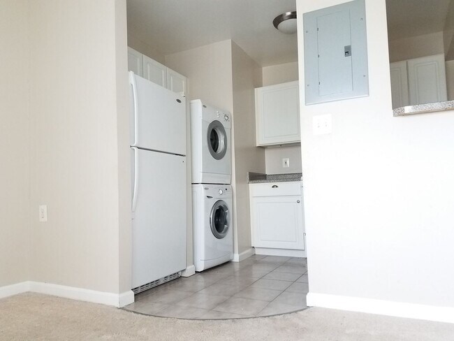 Building Photo - 2500 Markham Ln