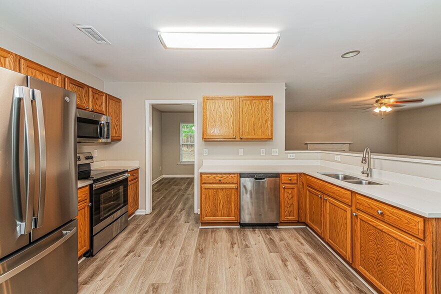 Building Photo - 1549 Pebble Ridge Dr