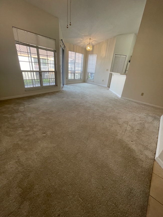Building Photo - Great 2 Bed 2 Bath Condo