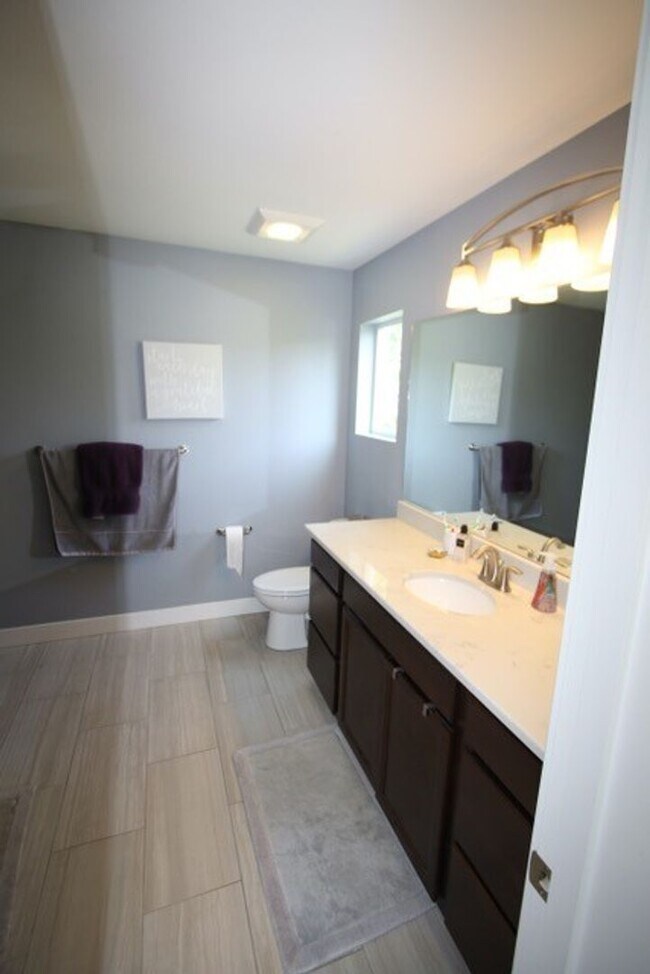 Building Photo - Modern and Spacious 4 Bedroom Condo in East Anchorage!