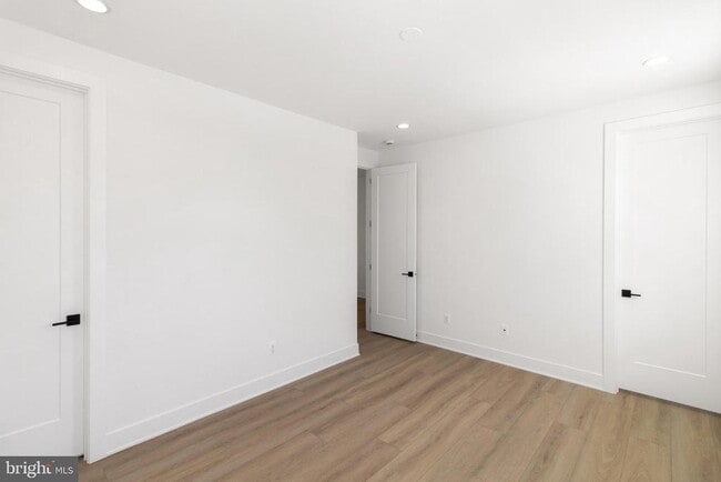 Building Photo - 853 N Manchester St