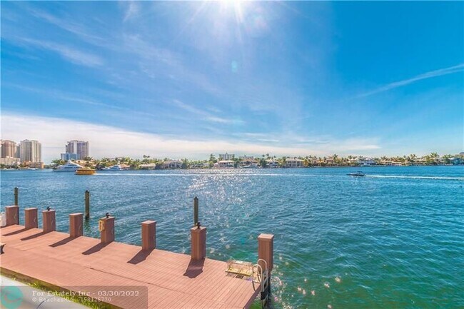 Building Photo - 511 Bayshore Dr