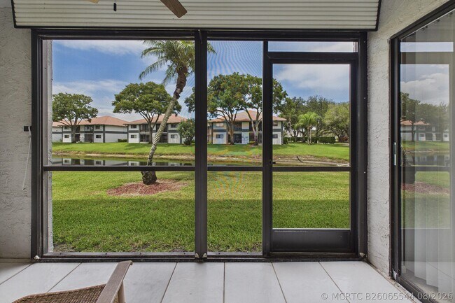 Building Photo - 15451 Pembridge Dr