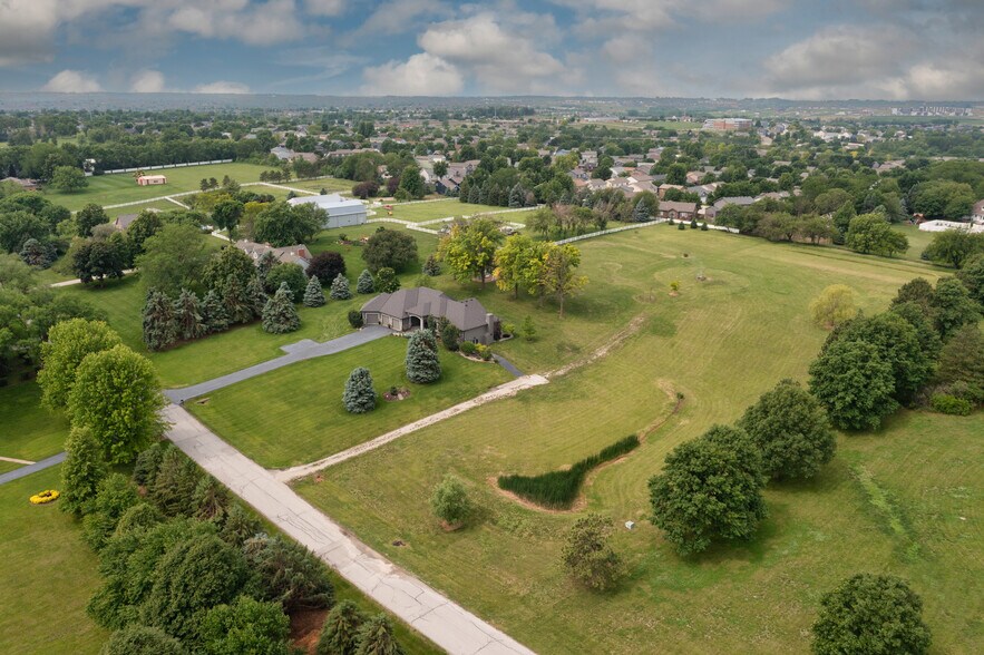 Building Photo - 4606 S 184th Plz