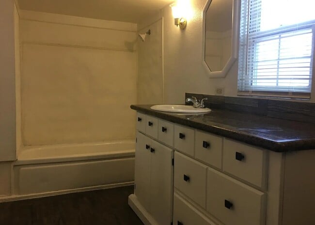 Building Photo - 3508 Crestmore Rd