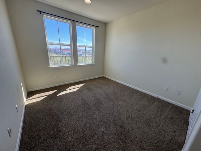 Building Photo - BEAUTIFUL TOP FLOOR CONDO AT THE TERRACES IN DUBLIN RANCH!!!