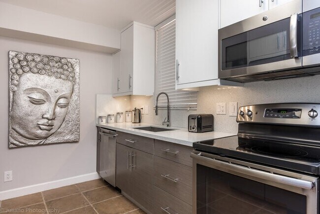 Building Photo - 2255 Lindell Blvd