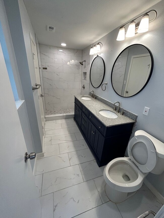 Building Photo - 2750 Ridgewood St