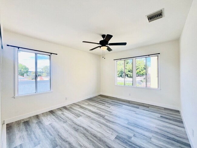 Building Photo - 439 1/2 N Hayworth Ave-439.5