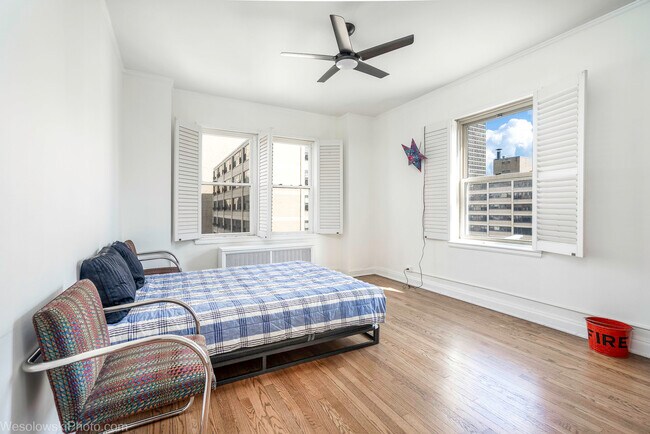 Building Photo - 5000 S Cornell Ave