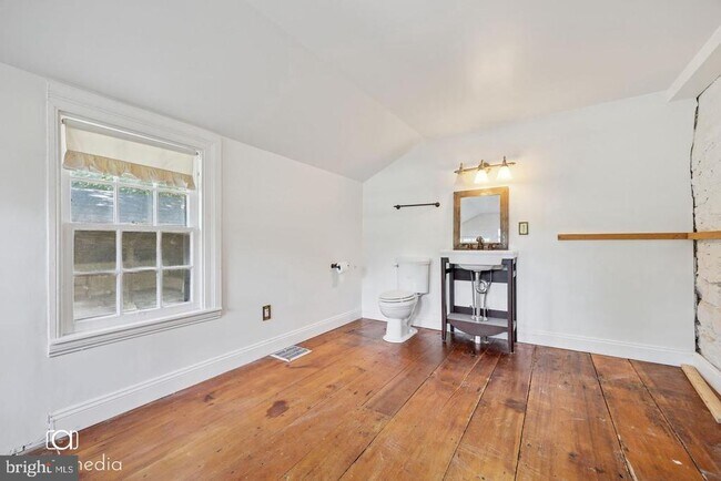 Building Photo - 547 Concord Rd