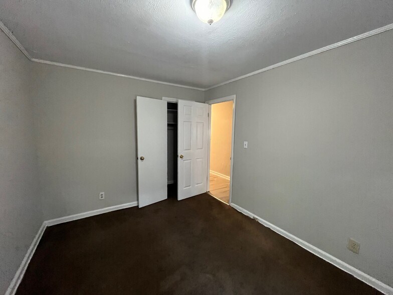 Building Photo - 1171 Sparkle Ave