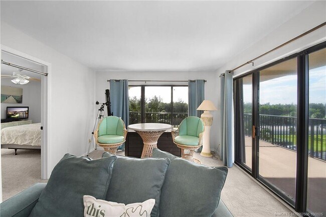 Building Photo - 10044 S Ocean Dr
