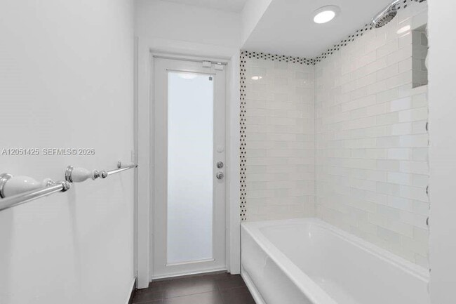 Building Photo - 3520 N 32nd Terrace