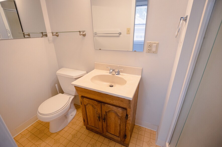 UNIT D BATHROOM - 813 N Market St
