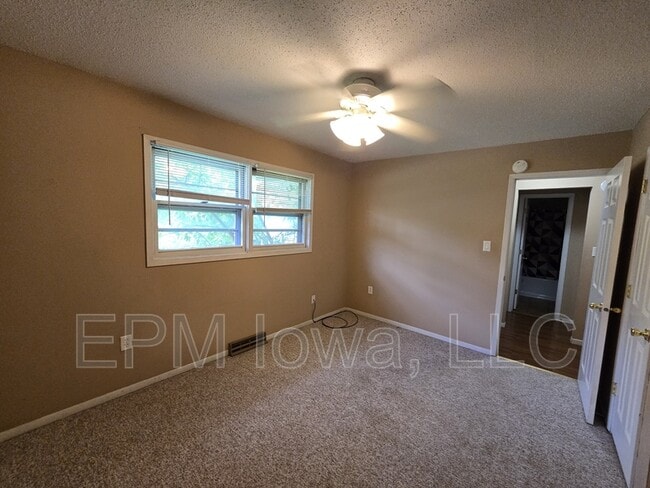 Building Photo - 1405 Robin Rd