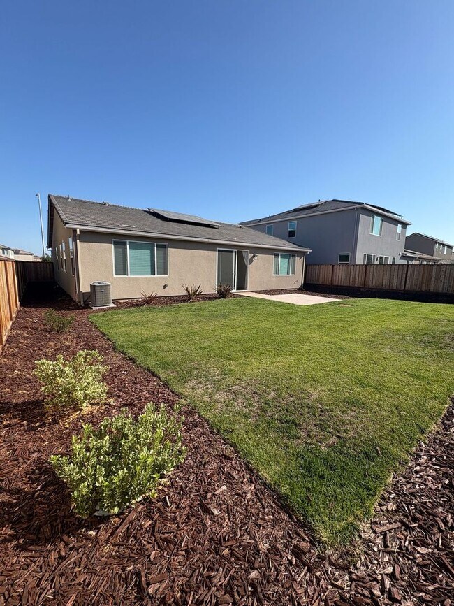 Building Photo - 1831 Lilac Ct