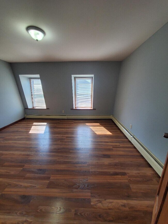 Building Photo - 448 Coggeshall St