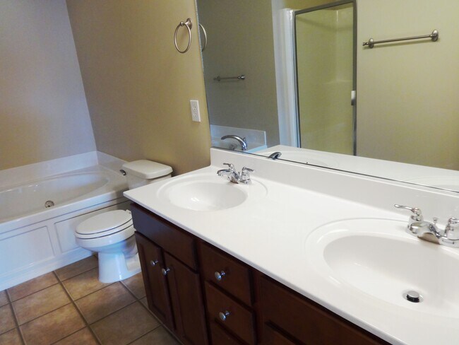 Building Photo - 405 Crystal Oaks Ln