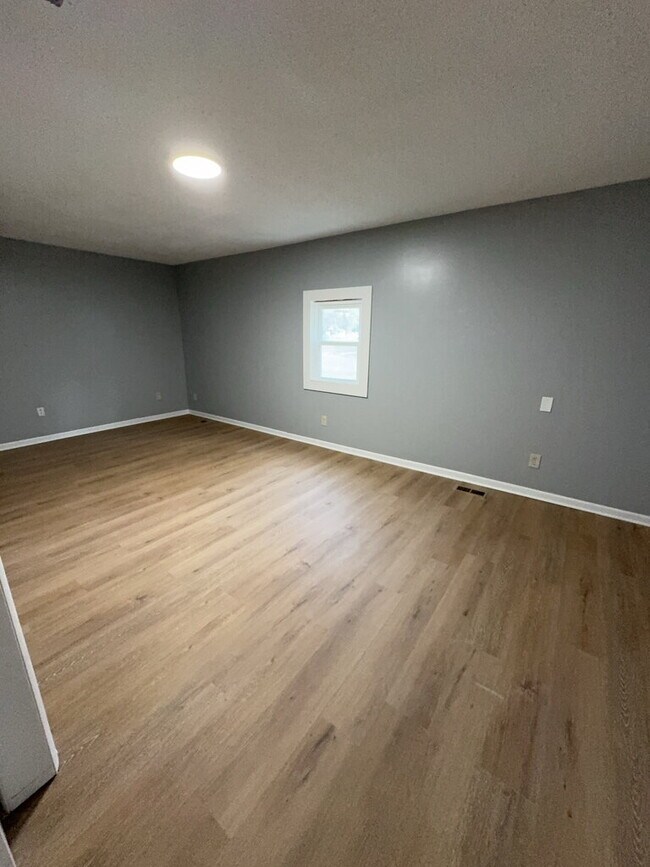 Building Photo - "Charming 3-Bedroom Home with 2 Full Baths and 1580 Sq Ft of Living Space in Wichita!"