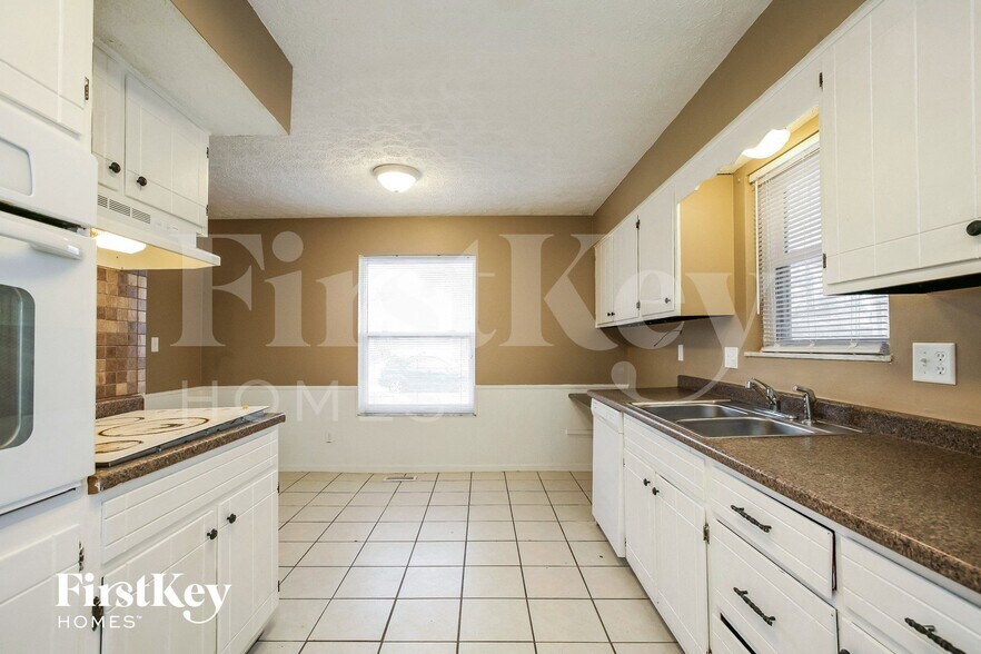 Building Photo - 9570 Gemini Dr