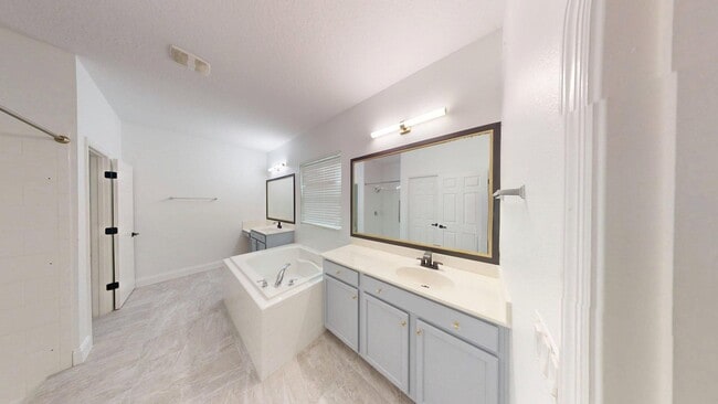 Building Photo - 6 BR  5 BA  LUXURY POOL HOME -  Fells Landing Subdivision- Minutes to Medical City!