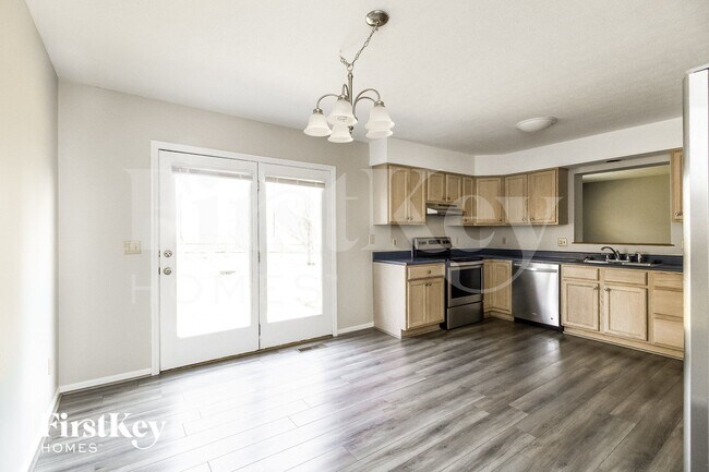 Building Photo - 1636 Cantebury Ln