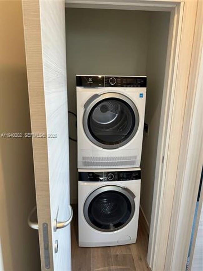 Building Photo - 4220 Laguna St