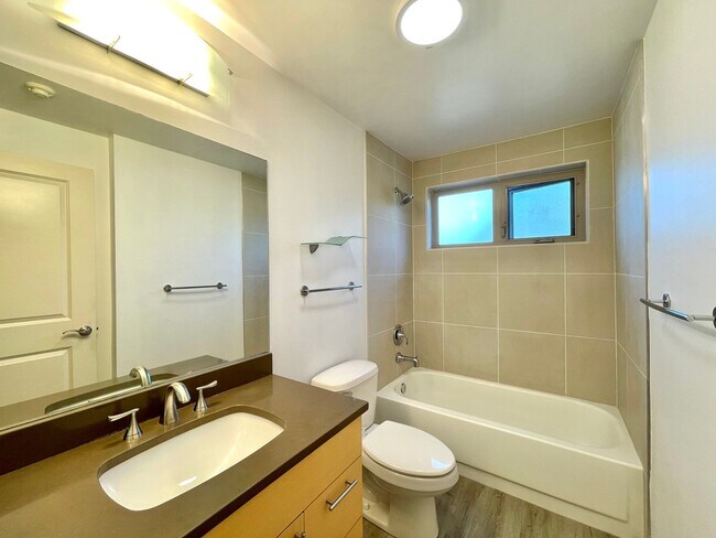 Building Photo - Great Condo For Rent