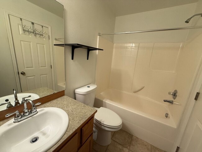 Building Photo - Beautiful Split-Entry 4 Bed 3 Bath Home Fully Fenced Yard