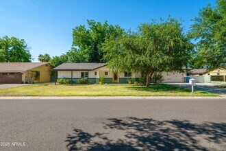 Building Photo - 121 W Orchid Ln
