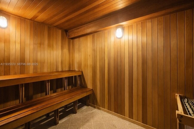 Building Photo - 325 S Biscayne Blvd