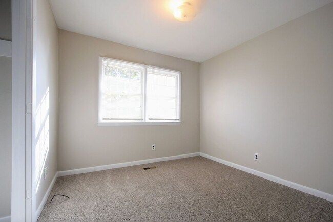 Building Photo - 5325 Trampas Ct