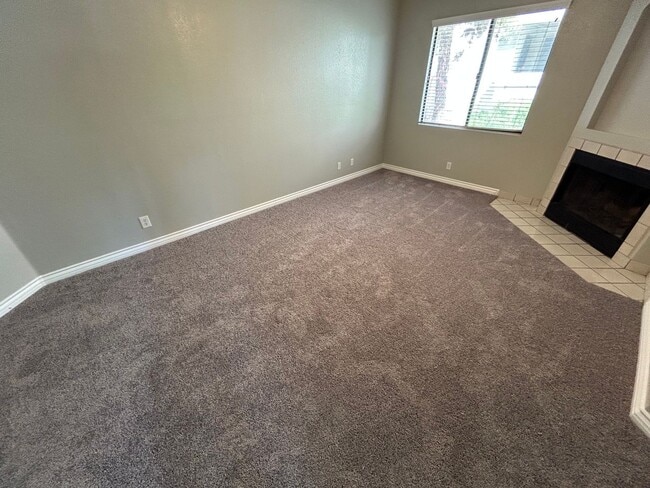 Building Photo - Charming condo in desirable West Las Vegas near Summerlin