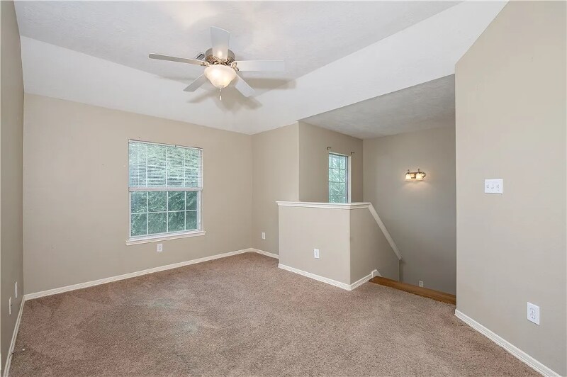 Building Photo - 711 Mockingbird St