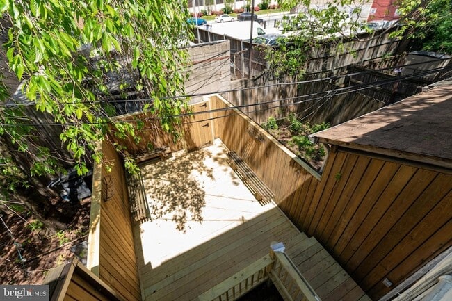 Building Photo - 640 Dover St