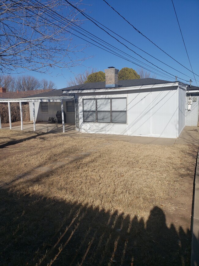 Building Photo - 2801 James Louis Dr