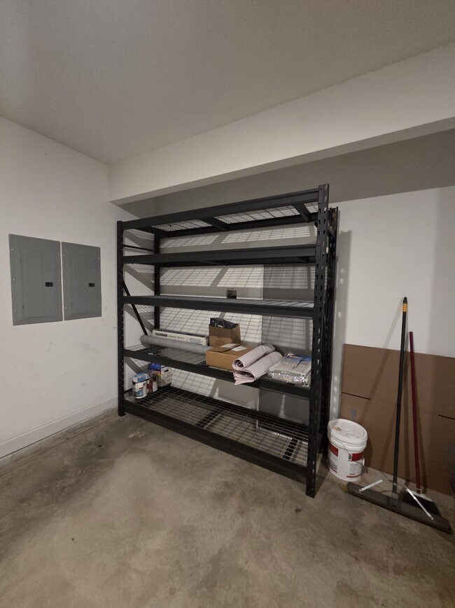 Building Photo - 2105 Thornbury Cove